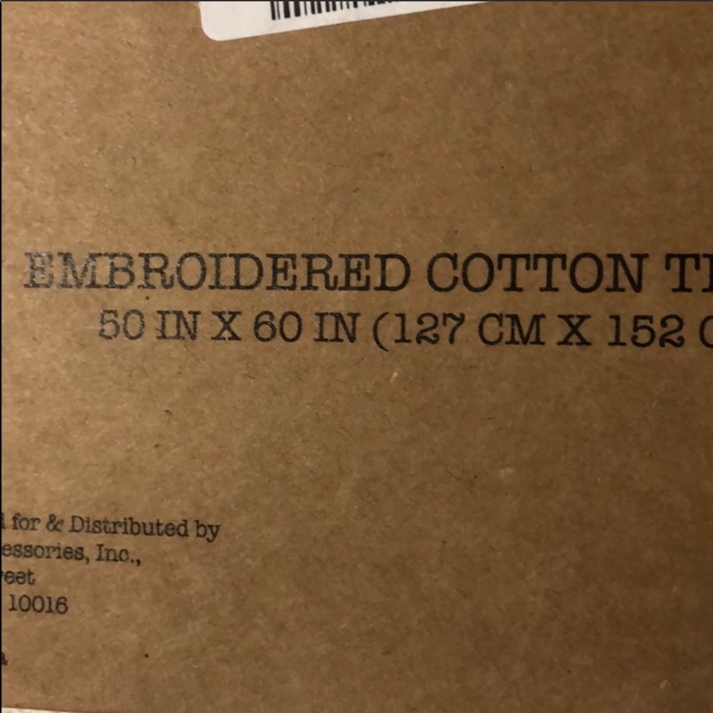 💗 Rae Dunn LOVE Embroidered Throw Blanket - Picture 2 of 3